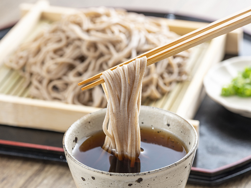 特別な器で そばを食す